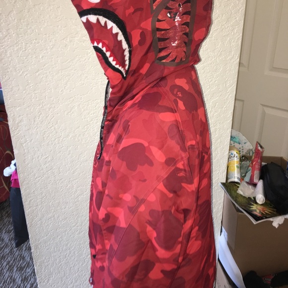 A BATHING APE RED CAMO WINDBREAKER - Picture 2 of 8
